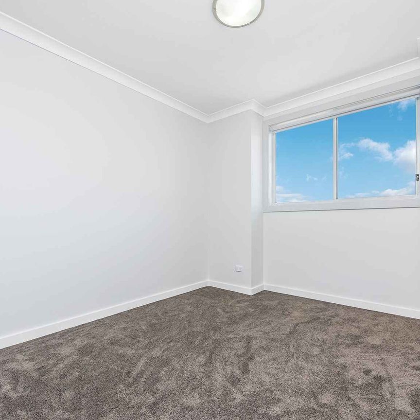 Modern 3 Bedroom Villa In Desirable Location - Photo 1