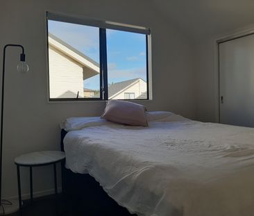 Spacious Family Home in Massey - Photo 6