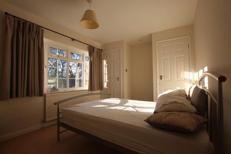 5 bedroom detached house to rent - Photo 2