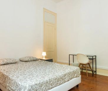 Room in a shared 11-bedroom apartment for rent in Lisbon, no restrictions - Foto 5