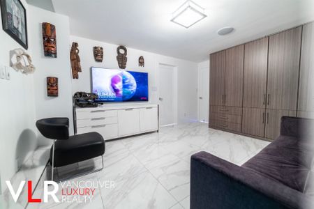 Penthouse in Downtown Vancouver, BC - Photo 2