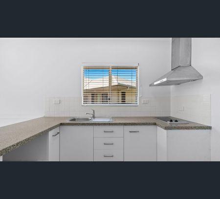 31/129-135 Oleander Street, Holloways Beach, Qld 4878 - Photo 2