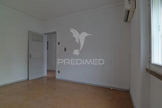 Apartment 2 bedrooms for rent Venteira Amadora - lots of natural light, air conditioning, kitchen - Photo 2