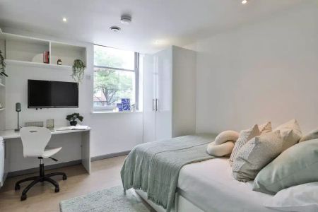 Classic 2 Bed Apartment - Photo 3