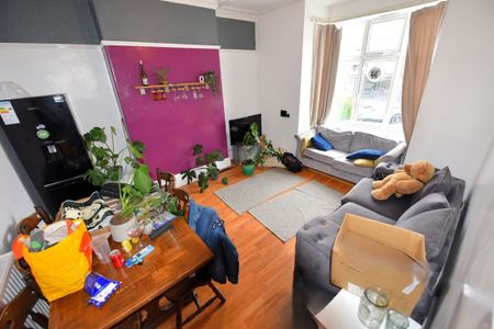 6 bedroom House in Brudenell Road, Leeds - Photo 2