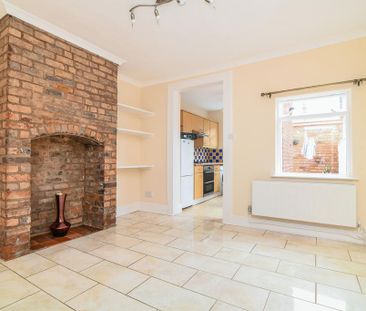 2 bedroom end of terrace house to rent - Photo 2