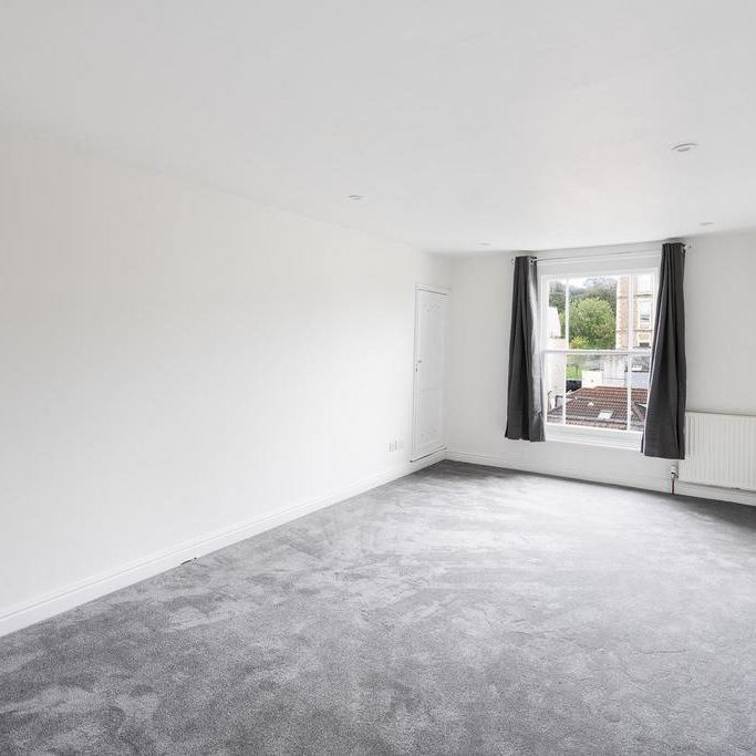 3 bedroom flat to rent - Photo 1