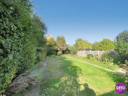3 bedroom semi-detached bungalow to rent - Photo 4