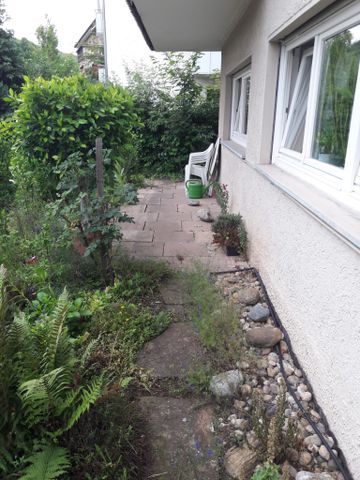 TOP: Schöne, helle, 2-Zi.-Wohnung in ruhiger Wohnlage, EBK, Terrasse, TL-Bad - Photo 4