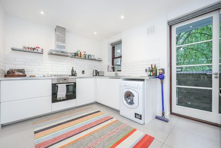 2 Bed Flat, Biddestone Road, N7 - Photo 2
