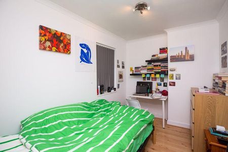 3 bedroom apartment to rent - Photo 2