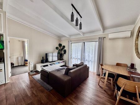 Fully fenced tidy sunny 3 bedroom home - Photo 5