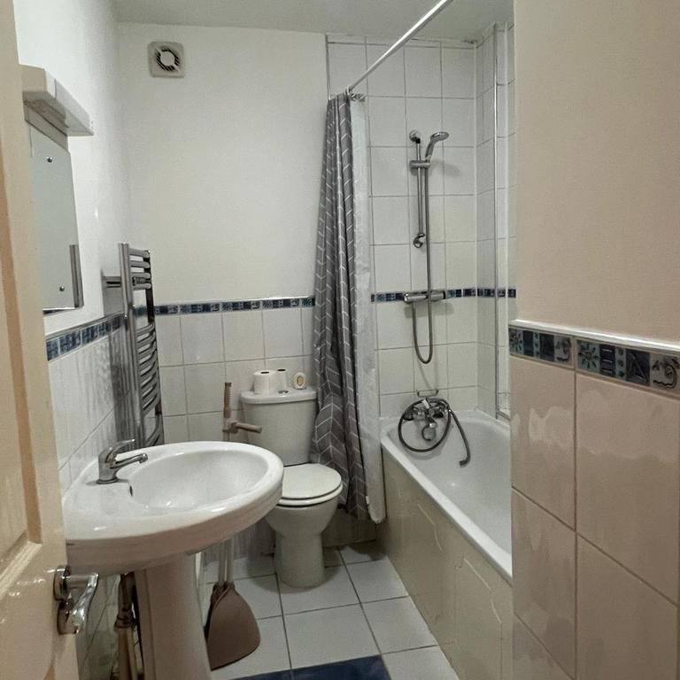 2 bedroom flat to rent - Photo 1