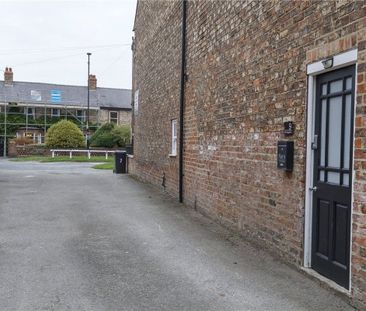 Immaculately presented one bedroom apartment located in the highly ... - Photo 2