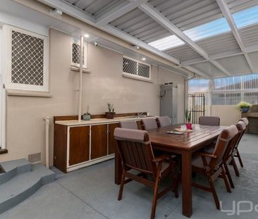 CENTRAL LIVING ! - Photo 1