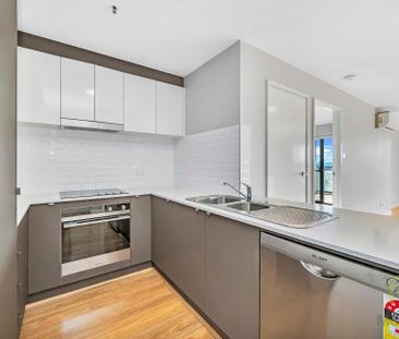 Convenient Greenway Living - Photo 2