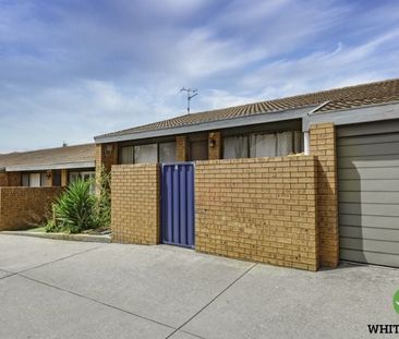 3/15 Mckeahnie Street, Queanbeyan - Photo 1