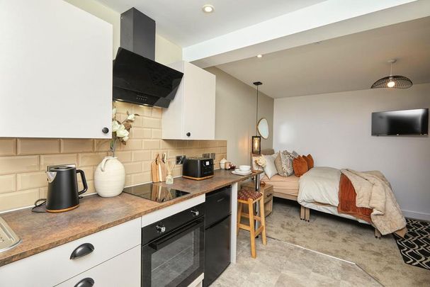 Studio to rent - Photo 1