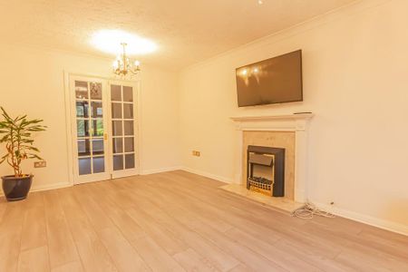 4 bedroom detached house to rent - Photo 3