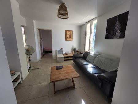 Location Appartement 3 pièces 54m² PIERREFEU DU VAR 83390 - Photo 2