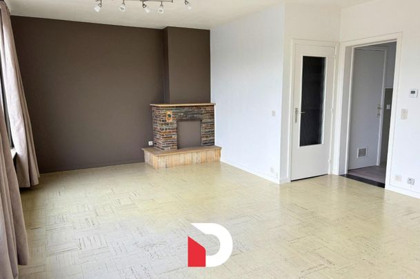 Lichtrijk gerenoveerd appartement, 3 slaapkamers en garagebox - Photo 1