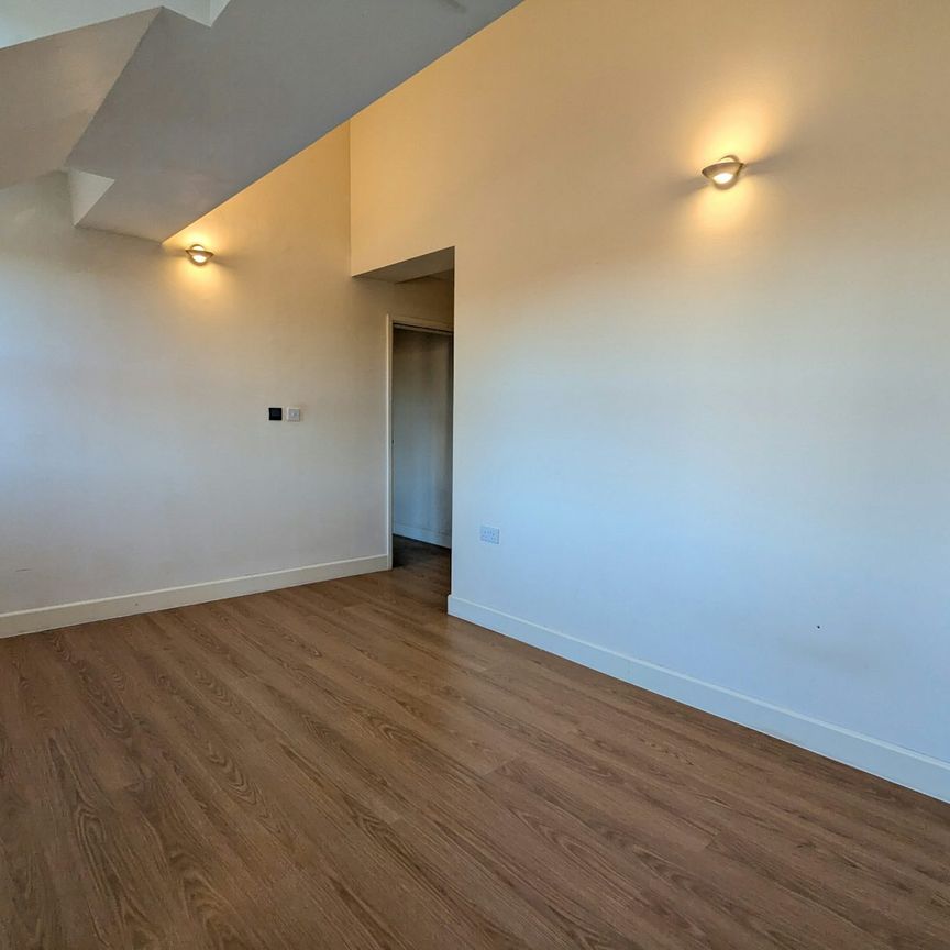 Flat to rent on - Photo 1