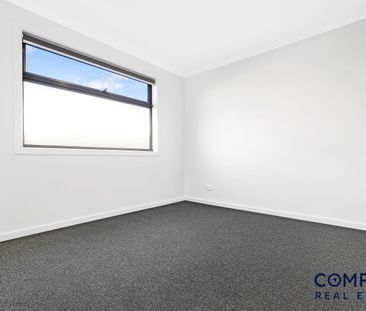 3 Cumin Way, Cranbourne East VIC 3977 - Townhouse For Rent | Domain - Photo 6