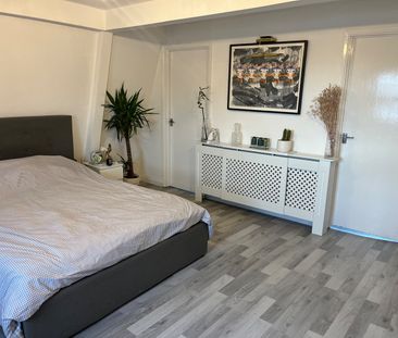 Studio Flat, Roman Road, E2 - Photo 5