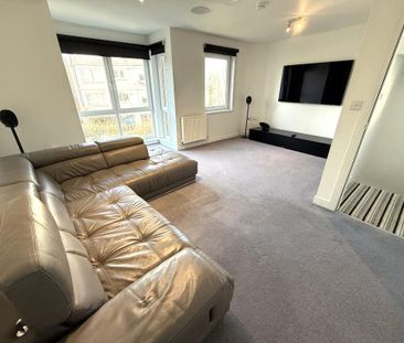 4 bedroom terraced house to rent - Photo 1
