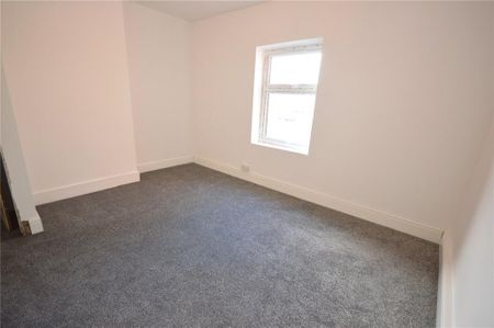 4 bedroom semi-detached house to rent - Photo 4