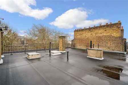 An exceptional five-bedroom lateral apartment set in the prestigious Connaught Square, offering expansive living spaces and exclusive access to the private residents' garden. - Photo 2