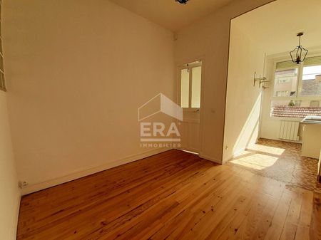 LOCATION - PAU CENTRE VILLE - Petit T2 rénové de 26 m², chambre séparée - Photo 2