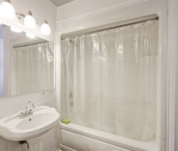 For Lease - 247 Jennings Crescent, Oakville, Ontario - Photo 1