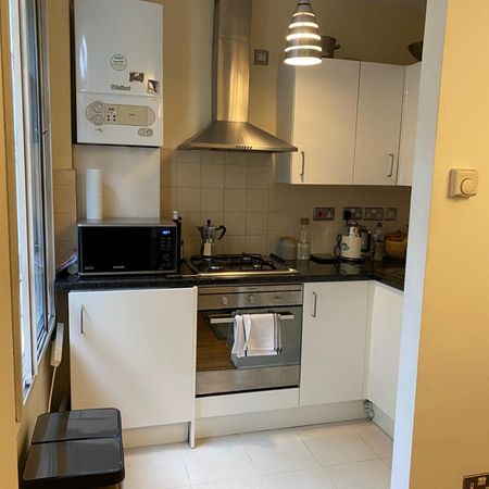 1 Bed Flat, St. Pauls Road, N1 - Photo 3