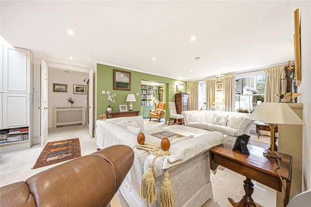 3 bedroom mews to rent - Photo 1