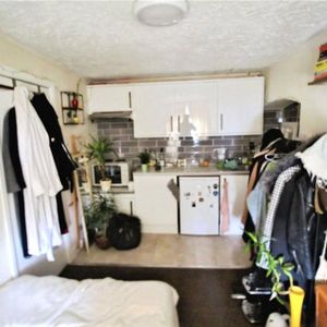 House share to rent - Photo 2