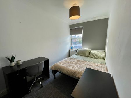 Grace Street – 2 Bed - Photo 2