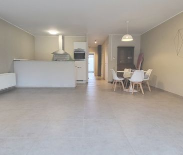 Gelijkvloers modern appartement met ruim terras en tuintje - Foto 6