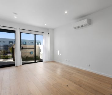 Conveniently situated. Perfect for you. - Photo 6