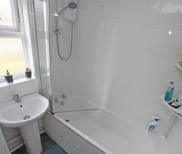 2 bedroom end of terrace house to rent - Photo 6