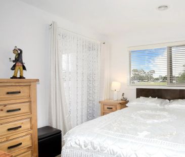 Stunning Three Bedroom Townhouse - Photo 5