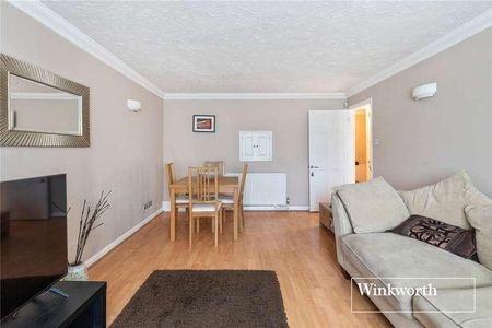 Cameron Close, Myddelton Park, Whetstone, London, N20 - Photo 4