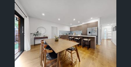 SPACIOUS LIVING IN SUPREME LOCATION! - Photo 4