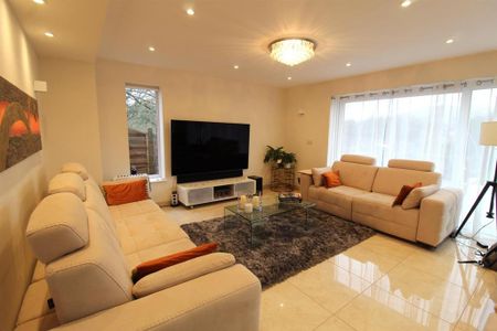 5 bedroom semi-detached house to rent - Photo 2