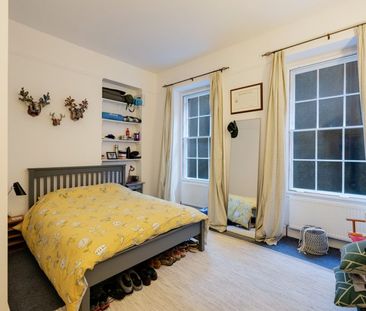 1 Bed Flat - Photo 2