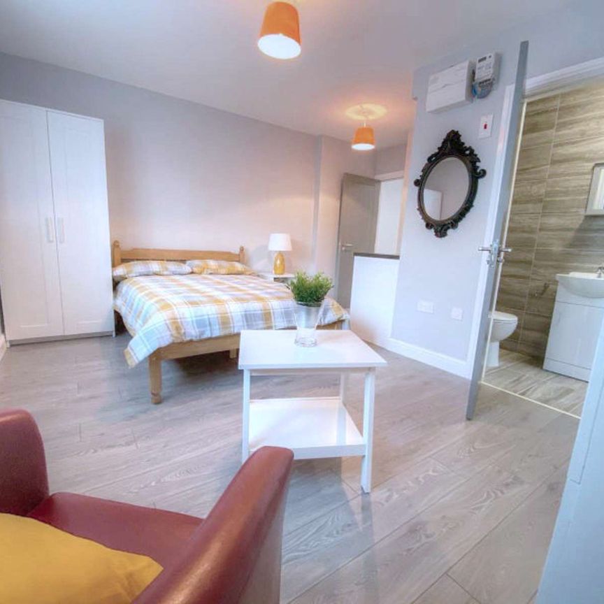 Beechwood Road Room 6 - Photo 1