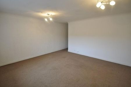 3 bedroom flat to rent - Photo 3