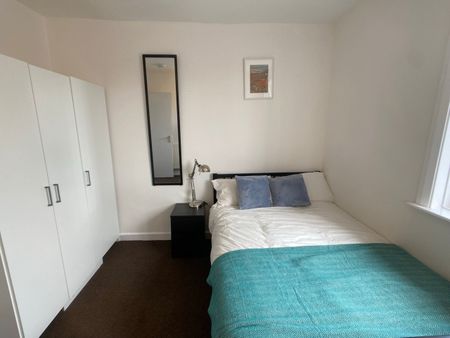 Room in a Shared House, Woodcote Road, SO17 - Photo 5