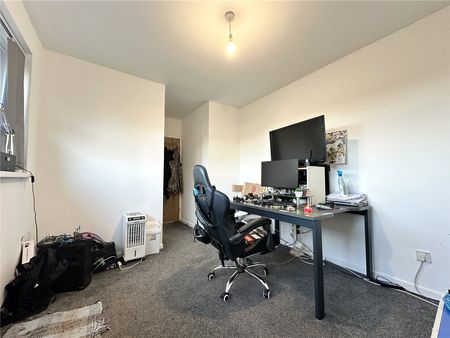 106, Iveson Drive, Leeds, West Yorkshire, LS16 6NL - Photo 4