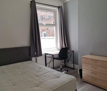 7 bedroom townhouse to rent - Photo 5